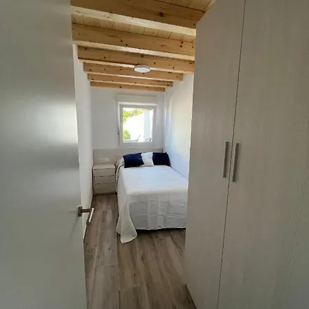 A Casa De Fora Muros